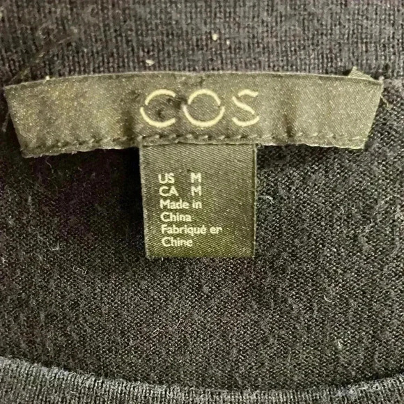 Cos navy sweater with three-quarter sleeves. Perfect for layering Medium - Picture 3 of 4